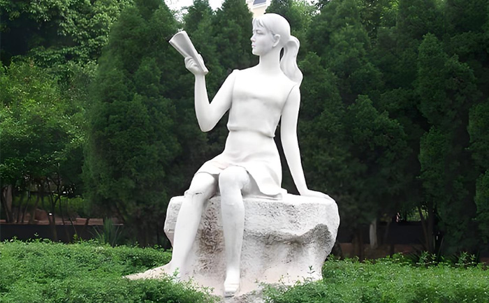 千年匠心，傳世之美——優(yōu)藝雕塑定制人物石雕藝術