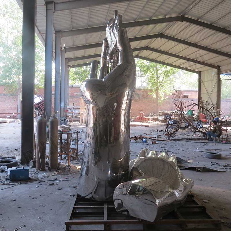 水滴主題不銹鋼雕塑，雙手不銹鋼雕塑，手托水滴景觀雕塑